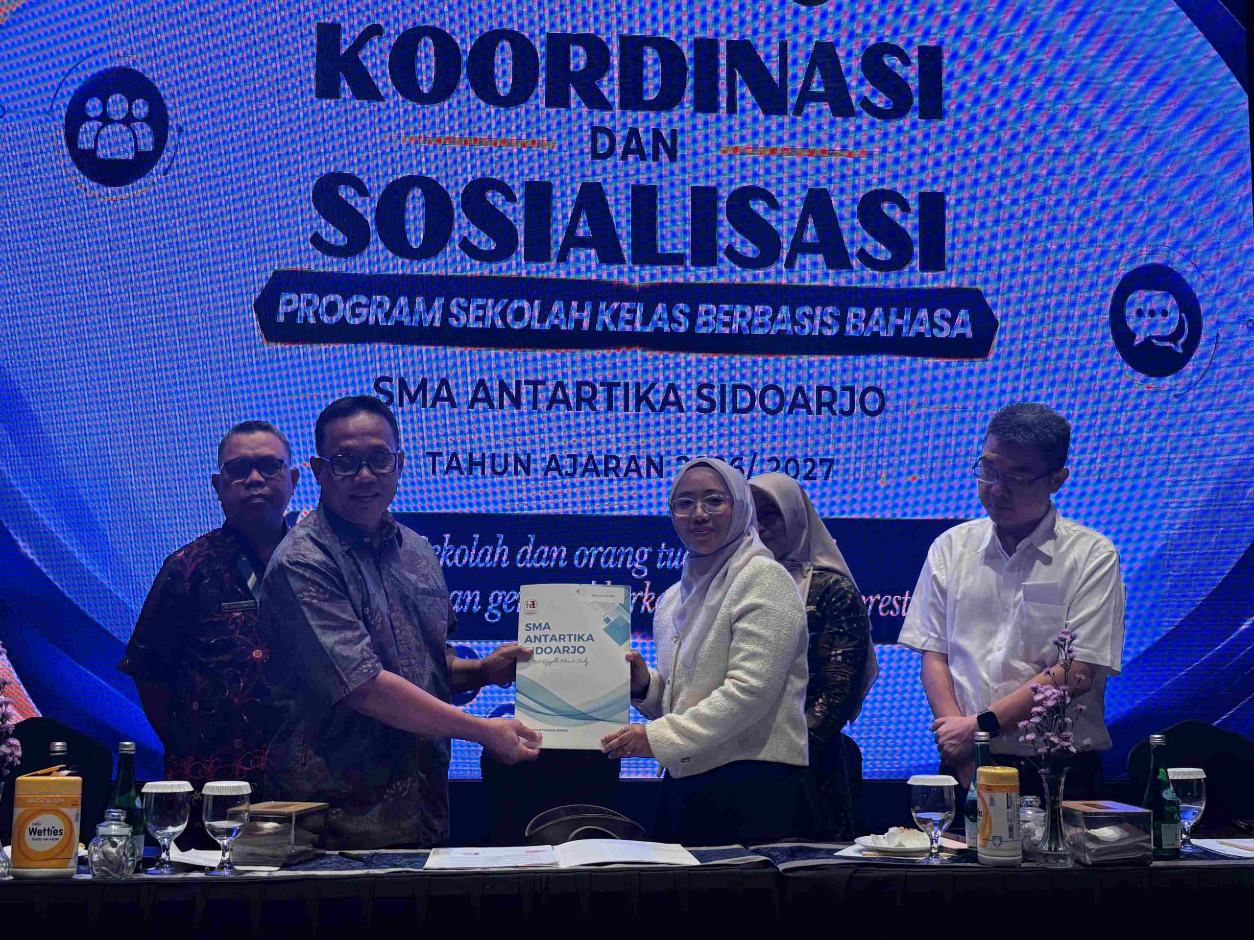 Sinergi Sekolah dan Orang Tua dalam Mendukung Program Kelas Berbasis Bahasa SMA Antartika Sidoarjo