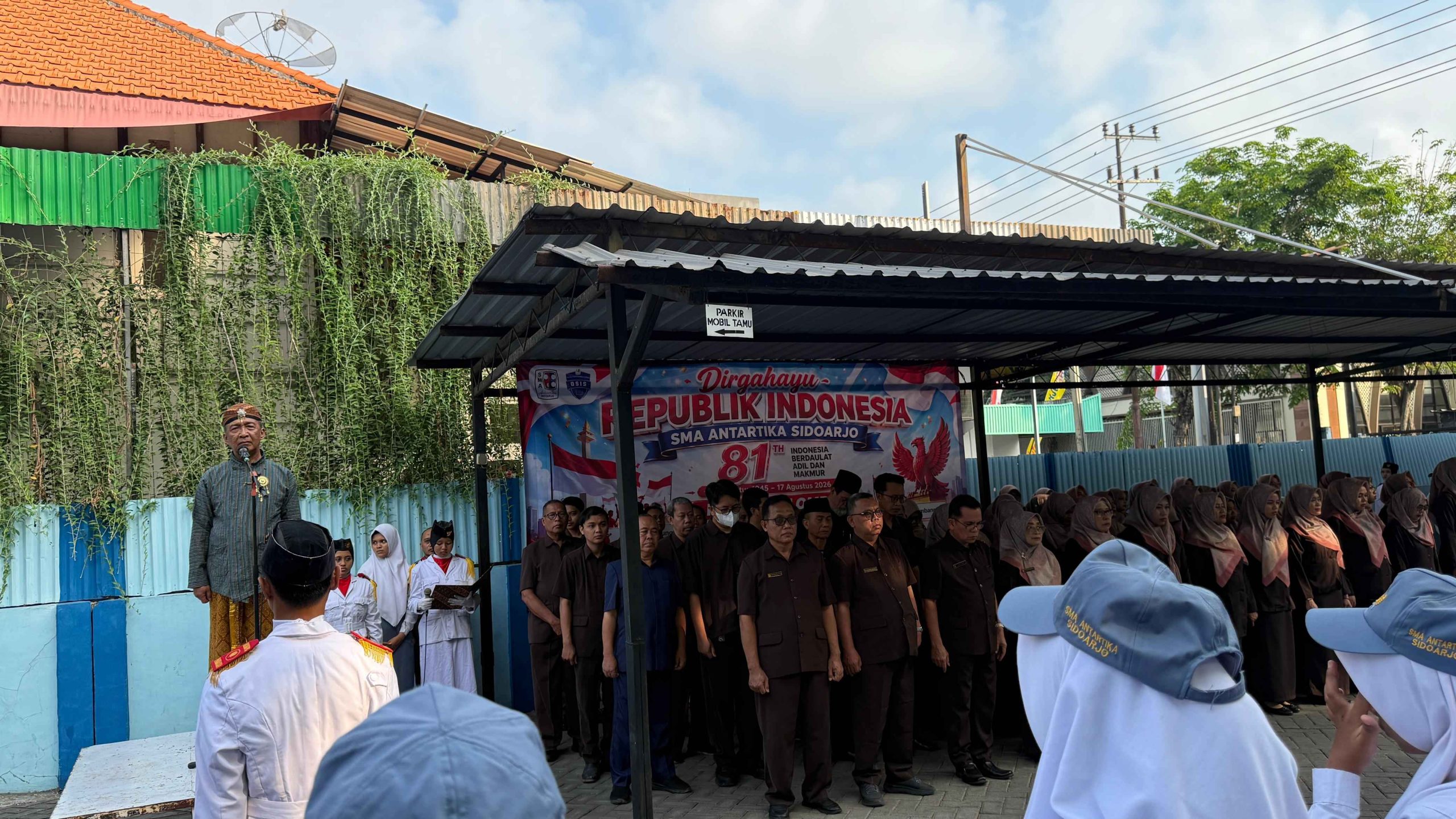 Khidmat dan Penuh Semangat, SMA Antartika Sidoarjo Gelar Upacara HUT ke-81 Republik Indonesia