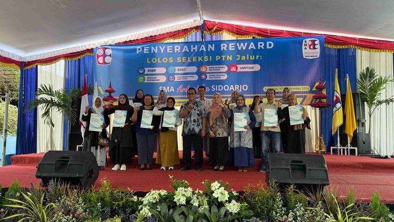 SMA Antartika Sidoarjo Gelar Penyerahan Reward bagi Murid Lolos Seleksi Perguruan Tinggi melalui Beragam Jalur