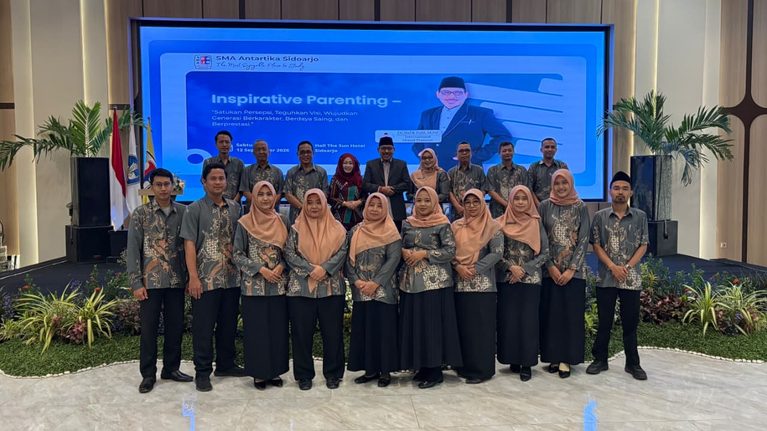 Inspirative Parenting Kelas XII SMA Antartika Sidoarjo Hadirkan Dr. Nafik Palil, M.Pd.